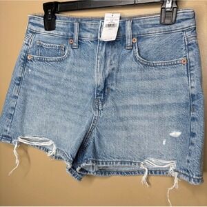 NWT American Eagle Women's Sz 4
Shorts Denim Shorts Light Wash
Distressed